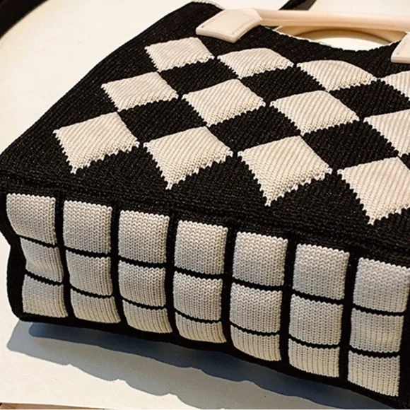 NWT Chic Argyle White/Black Knitted Tote Crossbody Bag - Picture 9 of 11